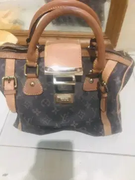 Tas louis vuitton warna coklat