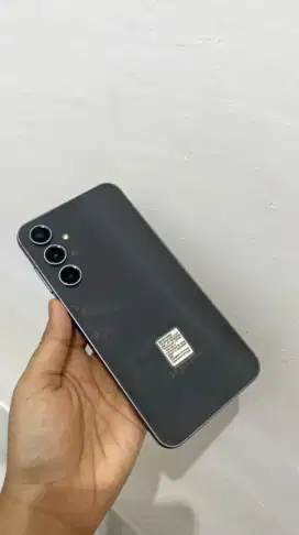 Samsung S23 FE.