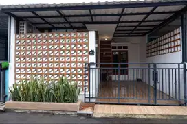 Disewakan Rumah Minimalis dengan Ruang Terbuka Area Belakang