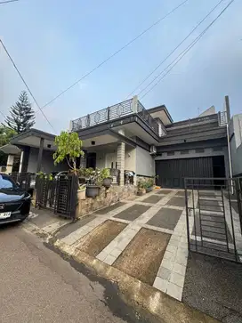 DIJUAL RUMAH 2LT SIAP HUNI BAGUS SEJUK NYAMAN VENESIA SENTUL SSR799