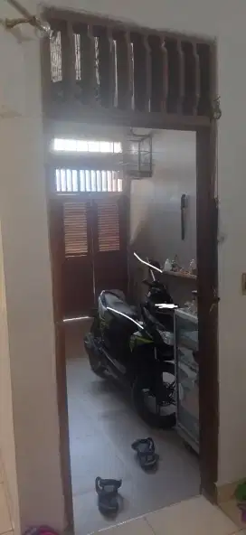 Gawang pintu dan kusen jendela kamar