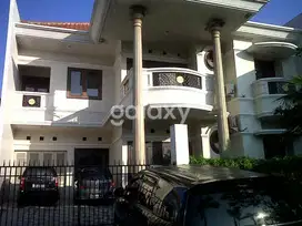 RUMAH CLASSIC BAGUS TERAWAT DI GRAHA FAMILI FAMILY SURABAYA BARAT