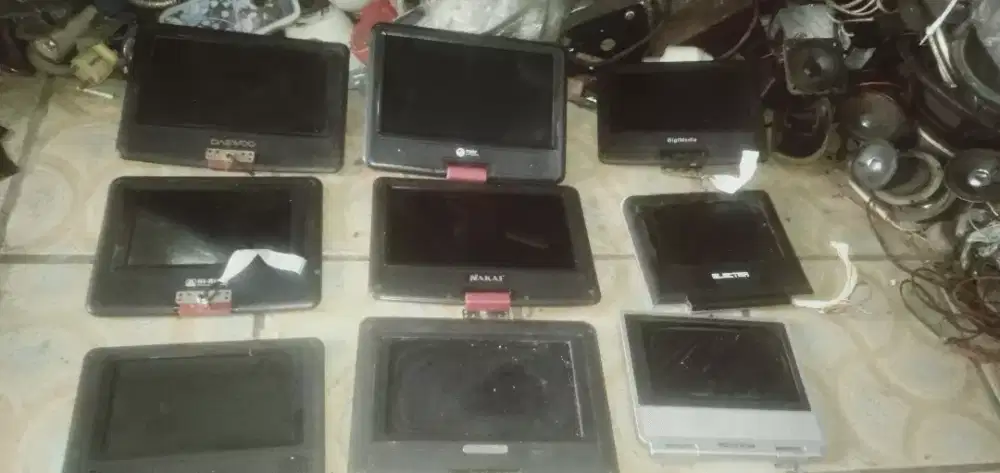 Slhkn plh slh 1 dr layar DVD player kond hdp mgkn ada yg perlu