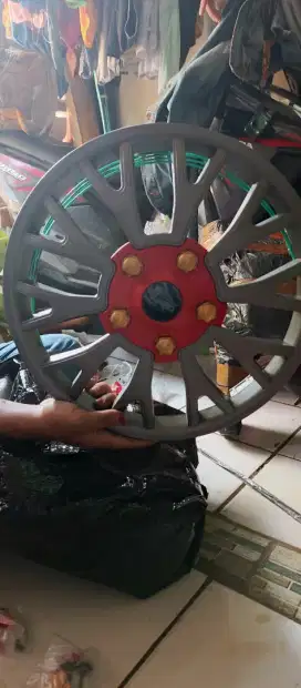 Tutup Velg ban mobil