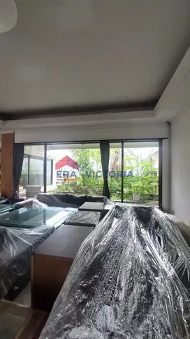 Disewakan Rumahl} ada kolam renang