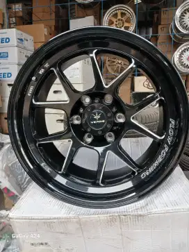 Lenso venom 6 ring 18 lebar 9 pcd 6x139,7 ET 0 fortuner pajero 4pcs