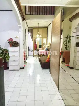 Rumah 1.5 Lantai Siap Huni Lokasi Strategis di Mampang Prapatan