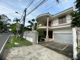 Dijual Rumah Mewah dan Nyaman Siap Huni Di Daerah Tebet!
