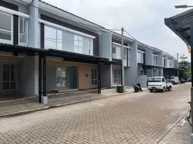 Brand New Town House Dekat Halim Jatiwaringin