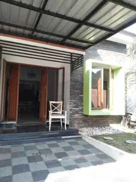 RUMAH DALAM KAWASAN ELITE GRAHA ESTETIKA