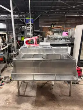 Sink ice bin station 
Ukuran 120x75x85
Lubangnya sink  40x40x30