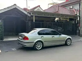 BMW 318i 2001 Bensin