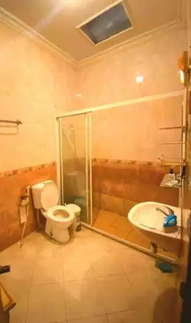 Pintu kaca sliding almunium gratis wastafel kloset