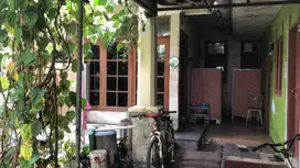 Dijual Rumah utama + Kontrakan 5 Pintu Strategis di Samping Bandara So