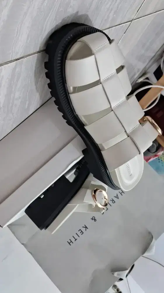 Sendal/sepatu CK