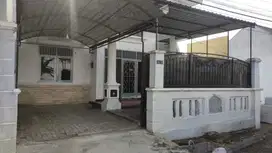 Di sewakan bersih cling di Solo baru barat Pakuwon