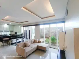 Rumah Cantik 2 Lantai Siap Huni Di Jimbaran, Lingkungan Nyaman.