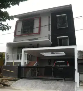 Rumah di Perumahan Bermis Kelapa Gading Jak Ut