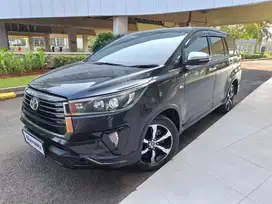 KM Rendah -  Toyota Kijang Innova 2.0 Venturer Bensin AT 2022 Hitam HS