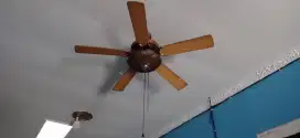 Kipas angin gantung klasik besar