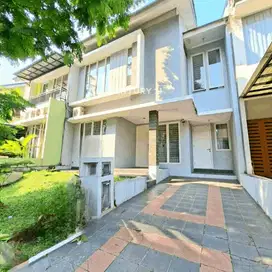 Rumah Depan Taman Di Emerald Bintaro Jaya  9002