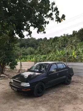 Mobil sedan Daihatsu charade classy91