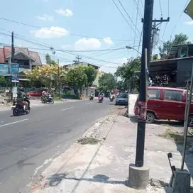 Rumah tepi JL Letjen Sutoyo mojosongo solo