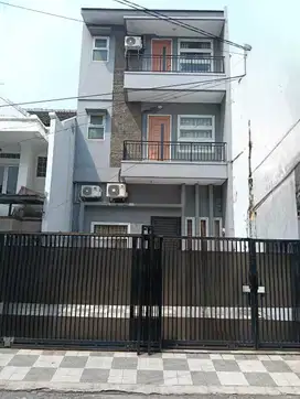 Rumah minimalis 3 lantai dijual lokasi favorit  Sunter Jakarta Utara