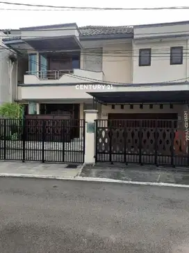Di JUAL CEPAT  RUMAH ASRI 2 LANTAI SIAP HUNI DI BINTARO SEKTOR 1