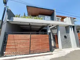 RUMAH MODERN Dengan Kolam Renang Pribadi Arcamanik Bandung Harga Nego