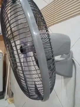 Mitsubhisi Electric Wall Fan 16 inch