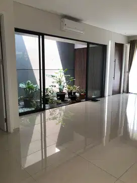Dijual Rumah Mewah dan Nyaman (lokasi Premium Bulevard Bintaro Jaya)