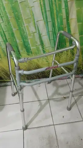 Alat Bantu Jalan Lansi Murah