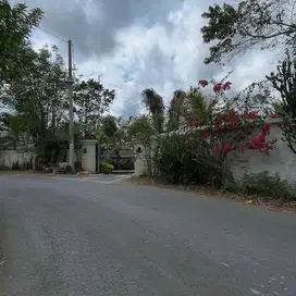 LAHAN JALAN UTAMA DI KAWASAN BINGIN BEACH, ULUWATU - BALI