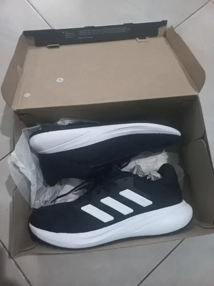 DIJUAL SEPATU ADIDAS ORIGINAL