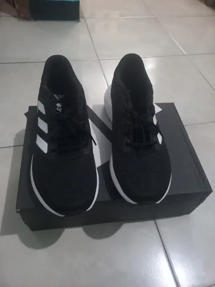 DIJUAL SEPATU ADIDAS ORIGINAL