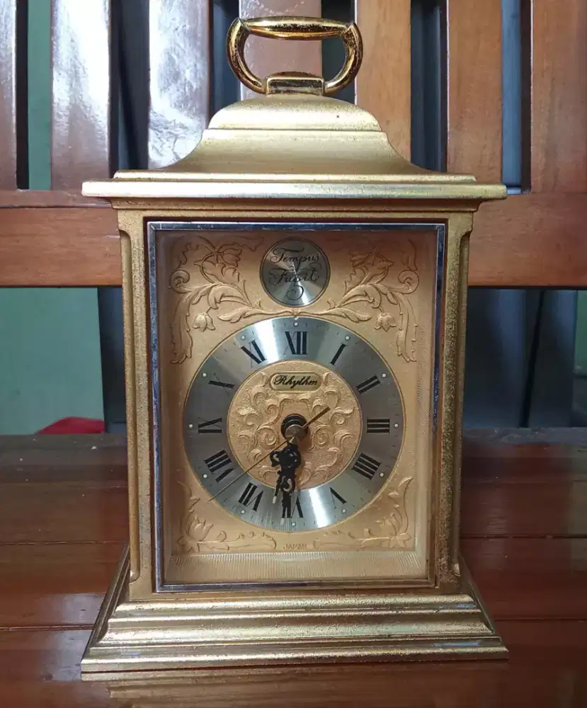 jam meja batrai japan