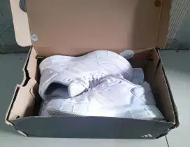Sepatu adidas ori