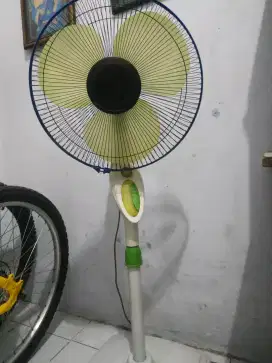 Kipas angin berdiri miyako