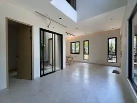 RUMAH CANTIK 2 LANTAI DI VANYA PARK BSD