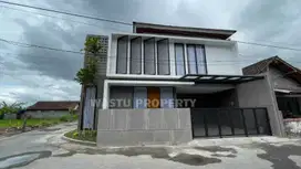 RUMAH 2 LANTAI, FULL FURNISHED 6 MENIT KE KAMPUS UKRIM