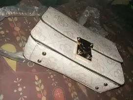 Tas cewek guess asli