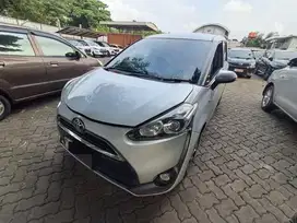 Low Angsuran Toyota Sienta 1.5 V Bensin-AT 2018 KKU