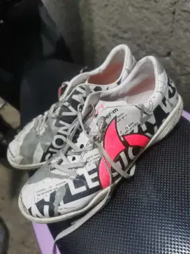 sepatu futsal ourtseight