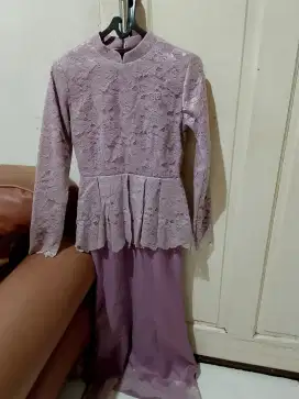 Brokat kebaya ungu muda