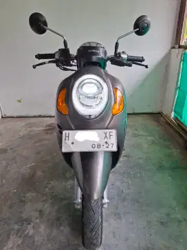 Bismillah dijual honda scoopy keyless 2022 stylish warna brown matte.