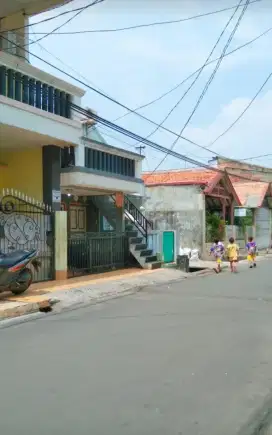 RUMAH NINIMALIS TENGAH KOTA JAKARTA PINGGIR JALAN
