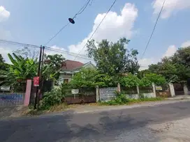 Dijual Cepat Tanah Bonus Bangunan Rumah Lokasi Strategis Tepi Jalan
