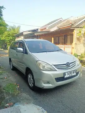 Toyota Kijang Innova 2010 Bensin