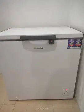 Chest Freezer Changhong 220 Liter FCF-266-DW